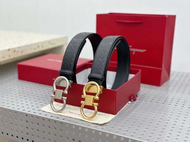 Salvatore Ferragamo new model was born in Italy in 1927. It has passed down its