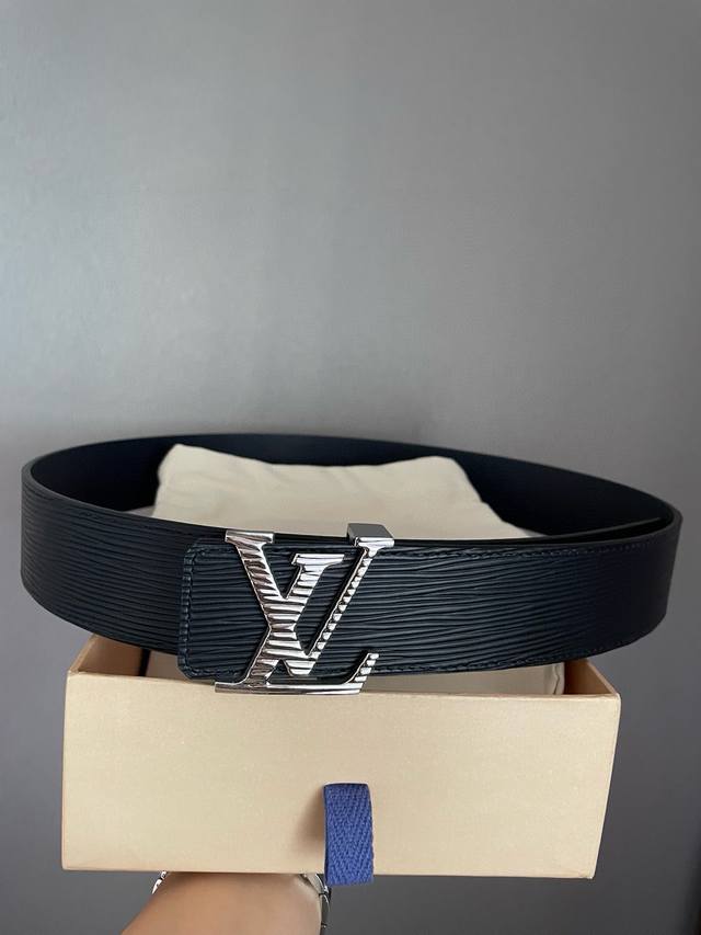Original quality Lv Initiales. 40mm black ripple belt DDD