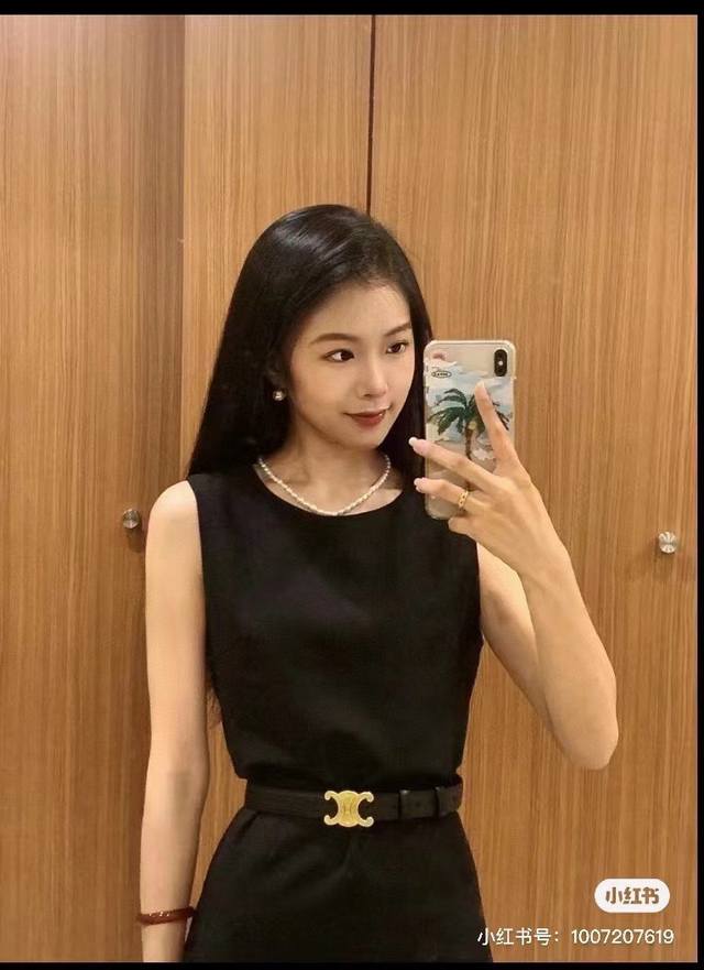 Belts are so important to your look! Just tie it up and your waistline will be