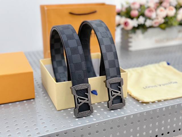 Lv belts are elegant and stylish! is double-sided and 3.5 cm wide. is an accesso