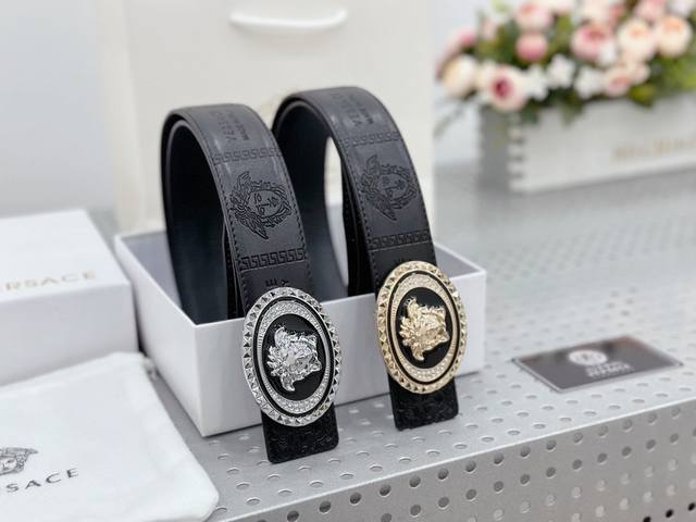 Versace - Pure cowhide, high-end product, clear texture, super good feel, perfe