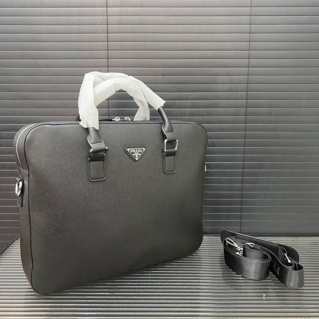Prada Prada briefcase men's bag computer bag handbag classic versatile real shot