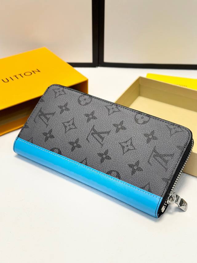 Color: Gray Size: 19X10 Louis Vuitton's century-old classic heritage Classic ap