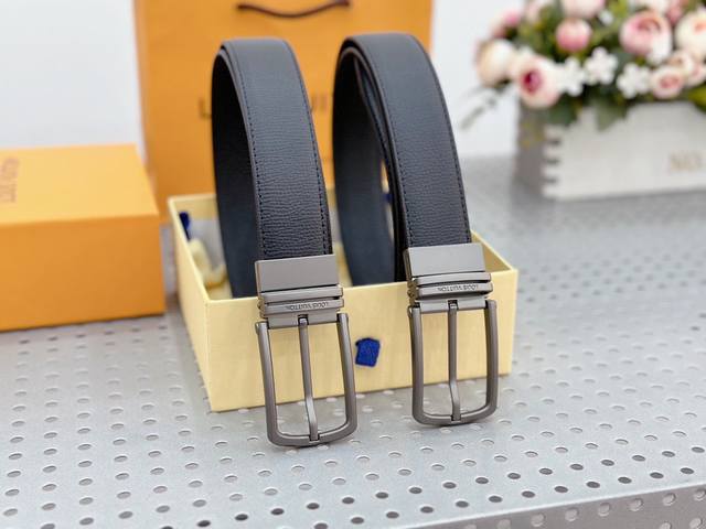 Lv belt with pin buckle, width 3.4cm. This one looks low-key, and is a standard