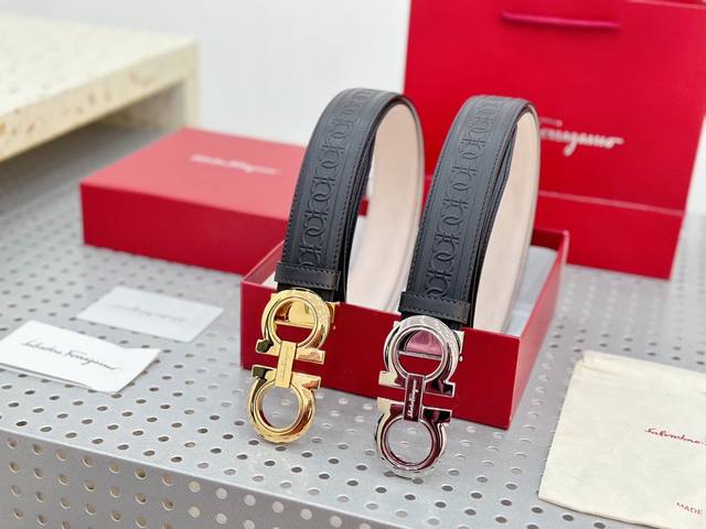 Salvatore Ferragamo new model was born in Italy in 1927. It has passed down its