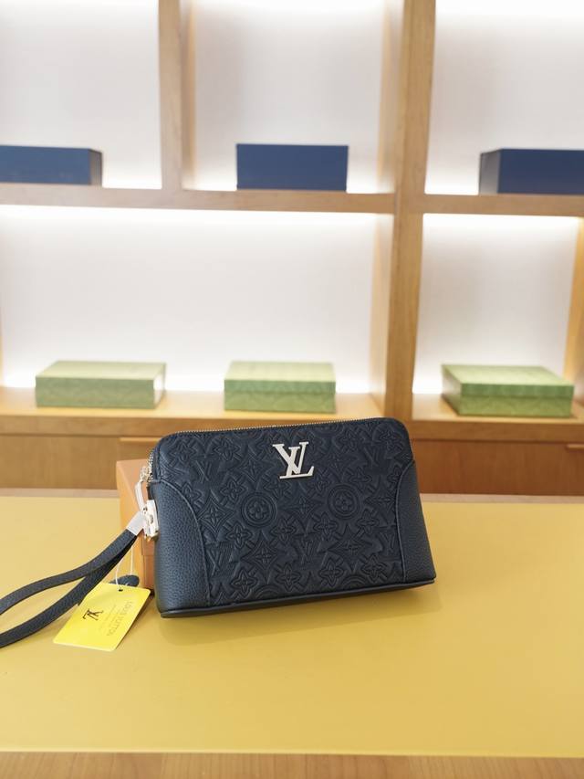 Lv High-end clutch bag from Louis Vuitton's official website. A hot item all ove