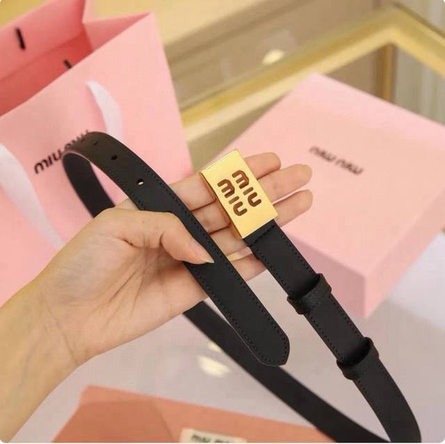 Miumiu Latest Women's Belt The design is simple and elegant. The metal buckle is