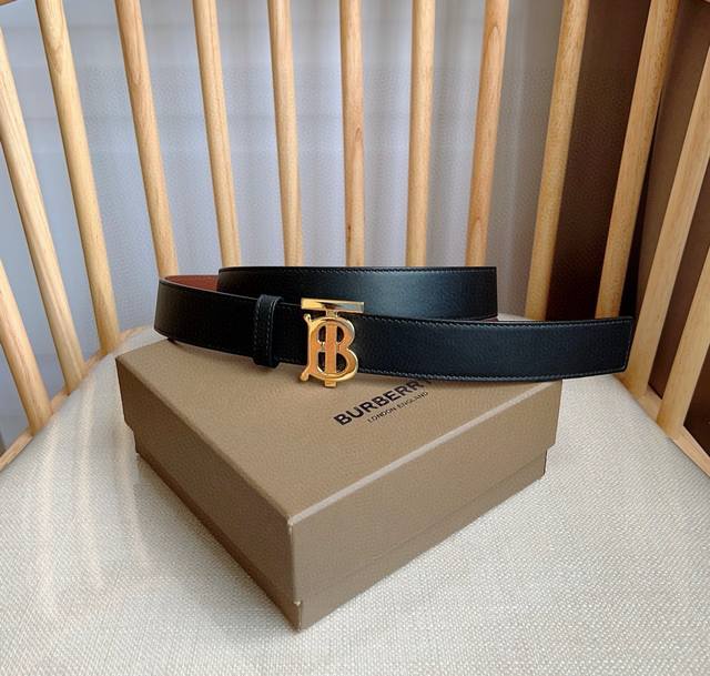 Burberry Burberry counters synchronized new Italian-made belts are selected to m