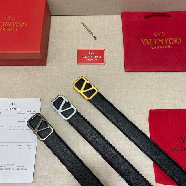 Brand: Valentino Valevtlo Grade: original private goods. Top layer cowhide, cou