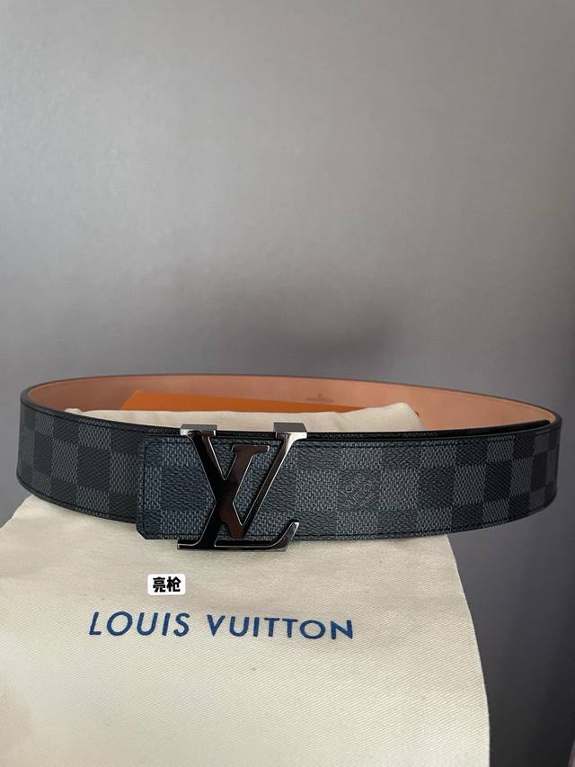 Louis Vuitton iconic letter metal buckle with classic checkerboard pattern widt