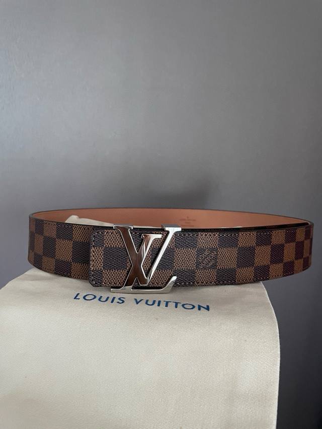 Louis Vuitton iconic letter metal buckle with classic checkerboard pattern widt