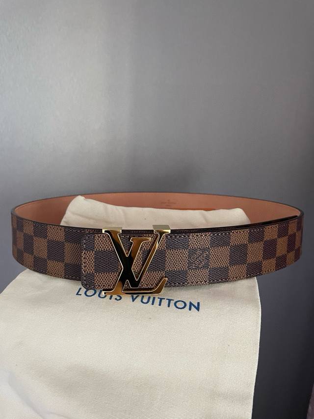Louis Vuitton iconic letter metal buckle with classic checkerboard pattern widt