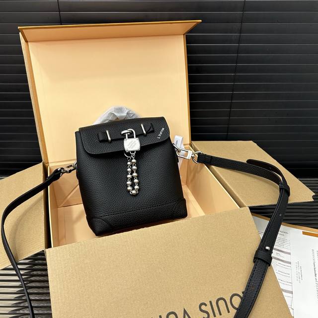 Louisvuitton Louis Vuitton Lv Steamer 15 Removable and adjustable shoulder strap