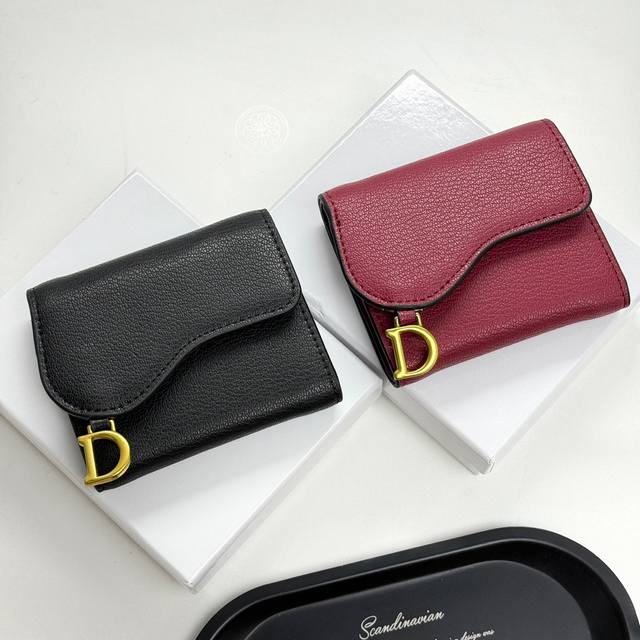 Dior 0613 Color Black Red Size 11*10*2 Dior's latest model is now available! Mad
