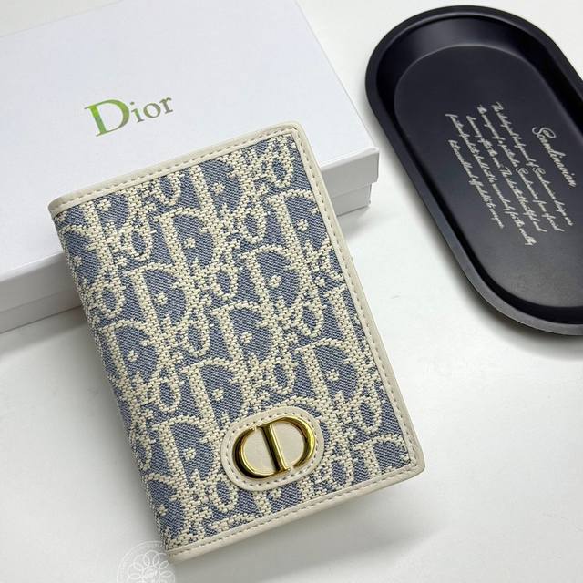 Dior D48 Color Creamy White Size 10*14*2.5 Dior's new autumn and winter styles a