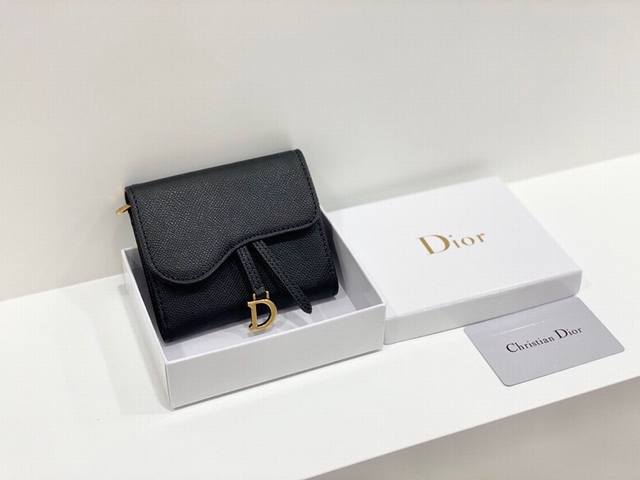 Dior 2067 Color Black Size 11*10*2 The latest model from Dior is now available!