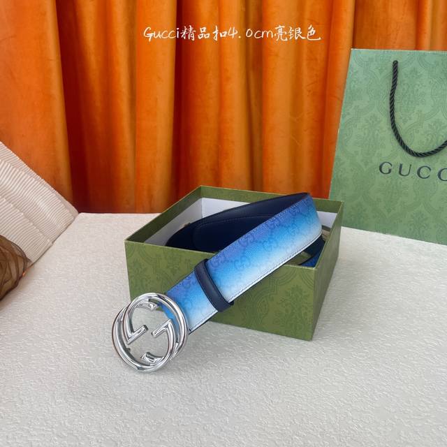 Gucci New gradient blue surface with the same color dark blue leather bottom Bou