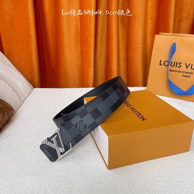 Louis Vuitton: classic original quality, classic printed surface, original plain