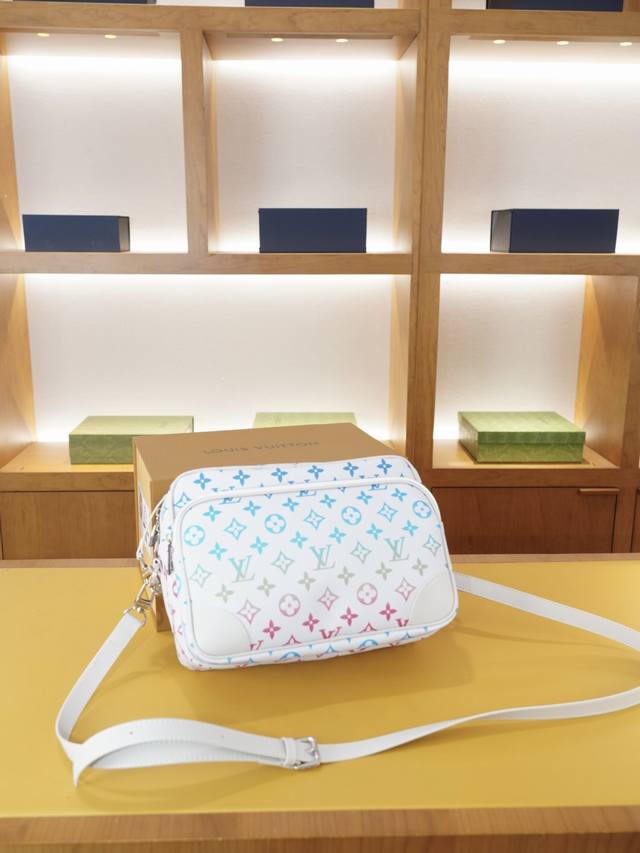 Louis Vuitton official website synchronized high version crossbody shoulder bag