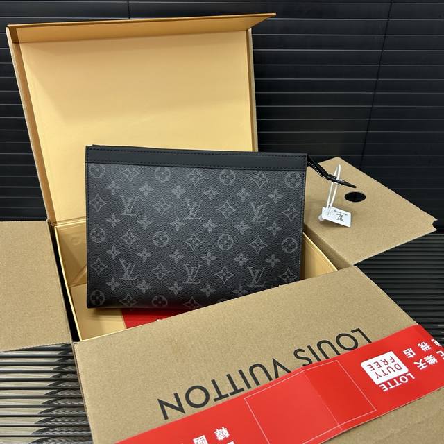 Louisvuitton Louis Vuitton Lv Pochette Voyage handbag men's handbag toiletries b