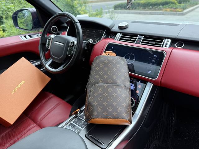 High-end goods New "Louis Vuitton" Lv chest bag Louis Vuitton crossbody chest b