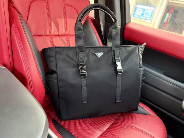 High-end goods Latest "Prada" tote bag Prada handbag briefcase Re-Nylon zipper