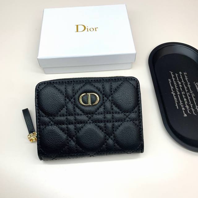 Dior 928 Color Black Gray Size 12*9*5 The latest model from Dior is now availabl