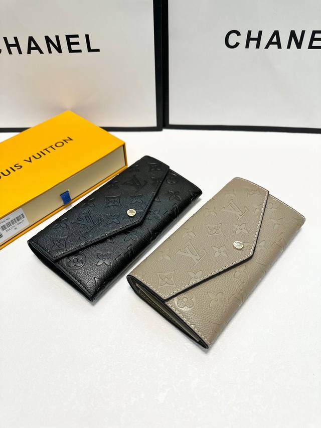 Color Black Apricot Size 19X10 Donkey long wallet made of embossed leather with