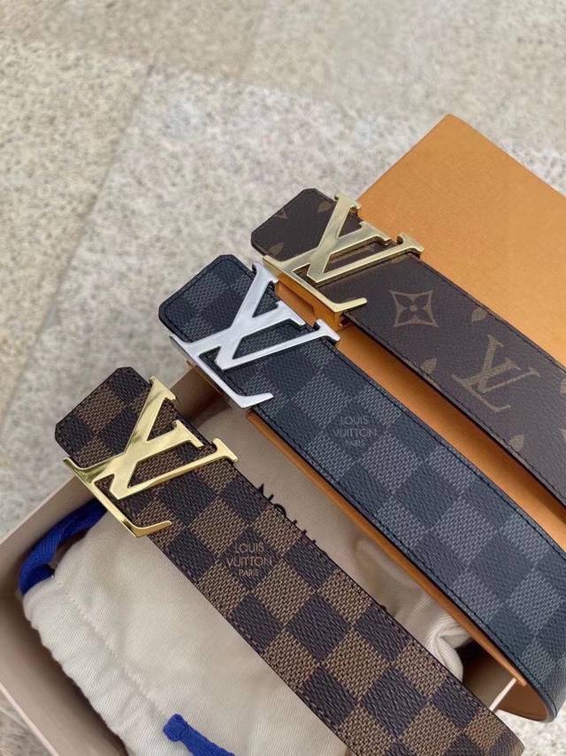 original-LV Louis Vuitton iconic letter metal buckle with classic checkerboard
