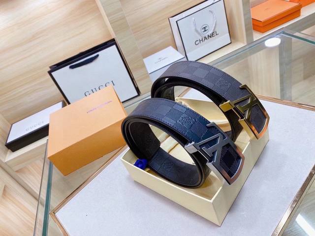 Louis Vuitton Lv Double-sided imported original leather belt adopts two-color de