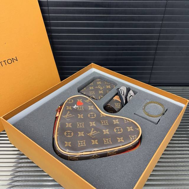Louisvuitton Louis Vuitton Four-piece set box boutique versatile gift essential