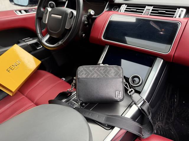 High-end new "Fendi" Fendi shoulder bag Fendi Fendi crossbody bag Ff metal deca
