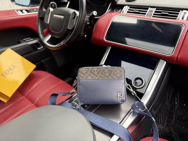 High-end new "Fendi" Fendi shoulder bag Fendi Fendi crossbody bag square Ff zip