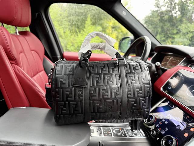 High-end new "Fendi" Fendi travel bag Fendi travel bag hand-held messenger bag