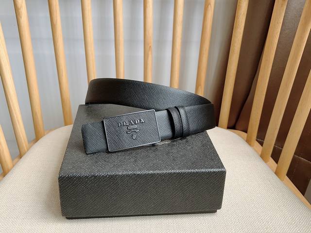 Prada Latest model from Prada counters This buckle belt is from a versatile modu