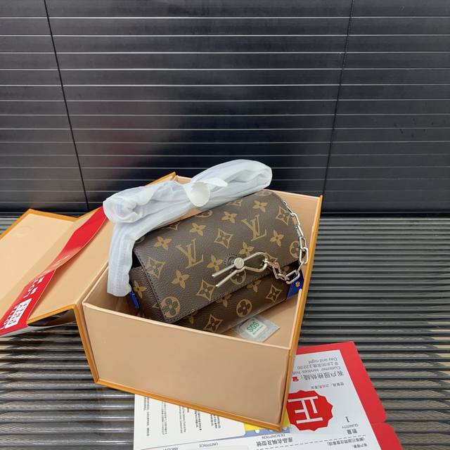 Louisvuitton Louis Vuitton Lv Steamer chain messenger bag crossbody bag unisex r