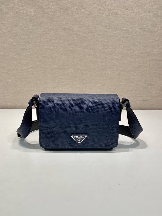 New 2Vd065 shoulder bag new color This shoulder bag uses the iconic material Sa