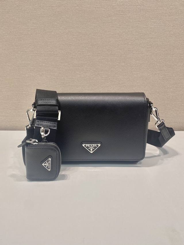 new 2Vd059 This shoulder bag is made of Saffiano leather. The single shoulder f