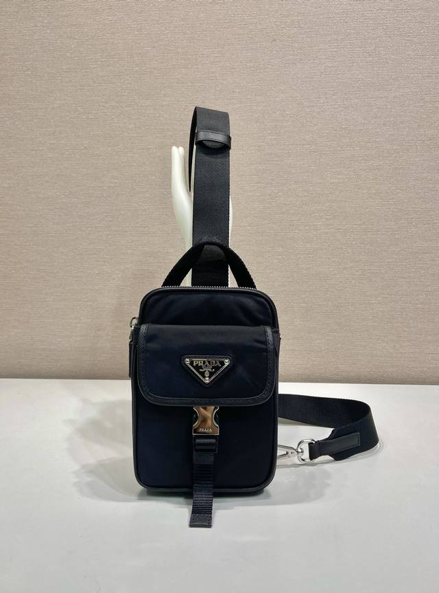 New mobile phone chest bag 2Zh194 This smart phone case adopts a versatile mode
