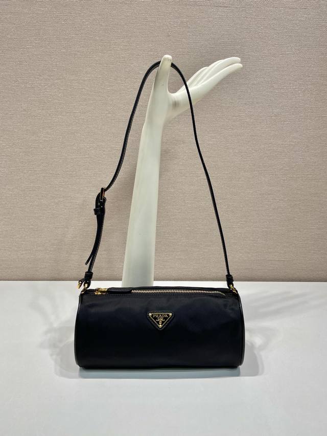 New Underarm Bag 1Ne058 This recycled nylon clutch combines classic P elements