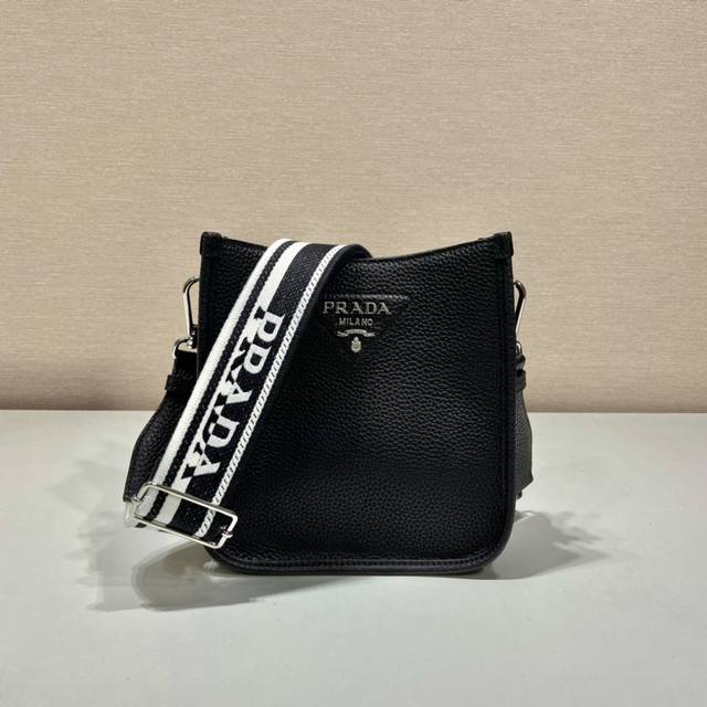 New Double Shoulder Bag 1Bh191 Tote Bag This leather mini shoulder bag has a si