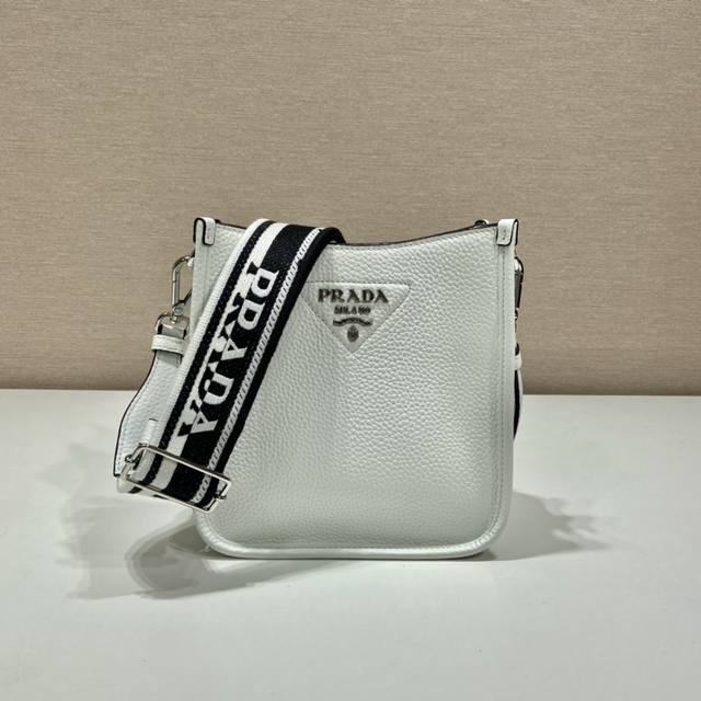 New Double Shoulder Bag 1Bh191 Tote Bag This leather mini shoulder bag has a si