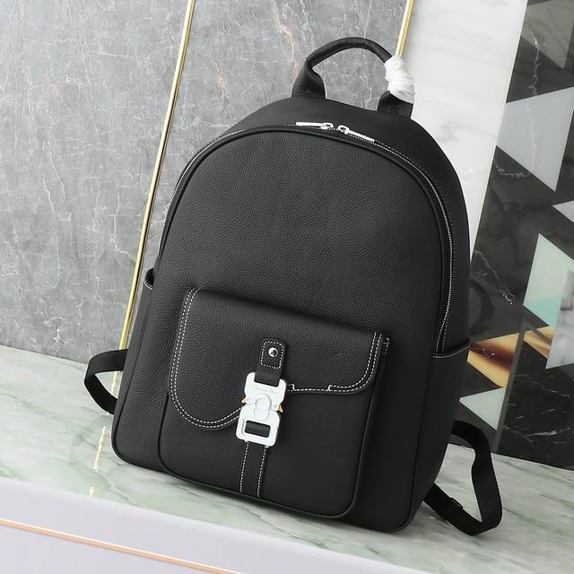 Saddle Zip Backpack Black Grained Calf Leather P30,000 Code: 1Adba212Ykk_H00N N
