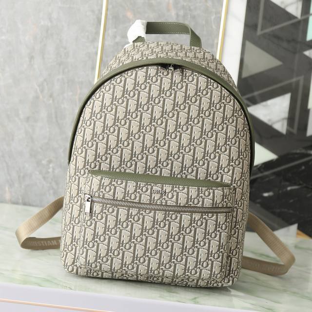 With a simple silhouette, this Rider backpack is a refreshed take on the classi