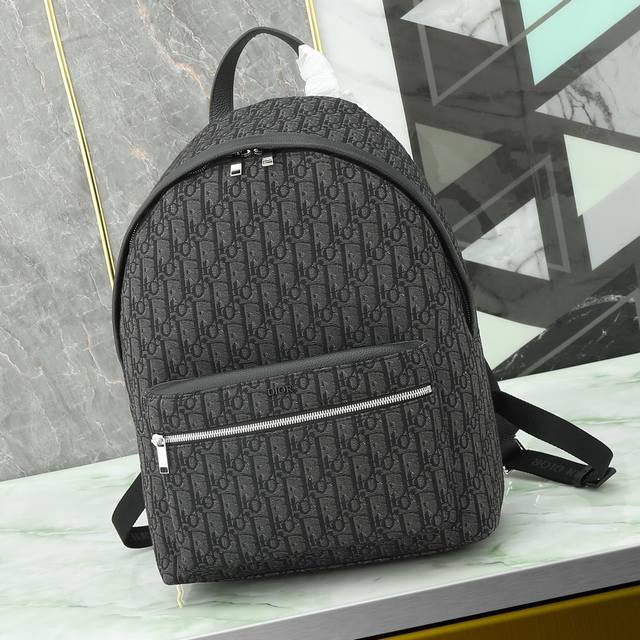 Genuine product available for sale in the counter. Top quality. Dior Oblique ba