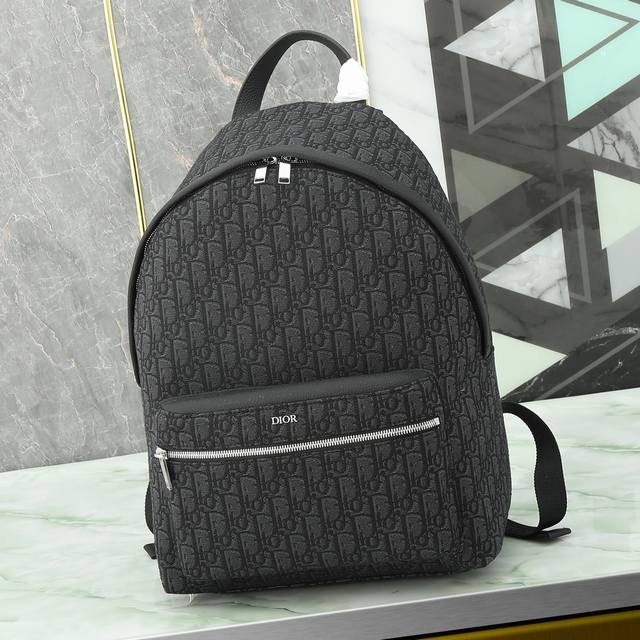 Genuine product available for sale in the counter. Top quality. Dior Men's Obli