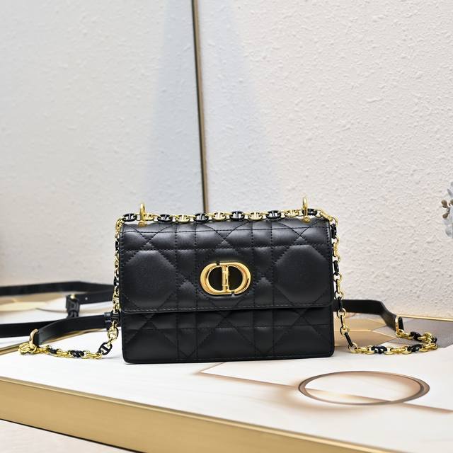 Miss Caro chain handbag The stylish and elegant style enriches the Dior Caro ser