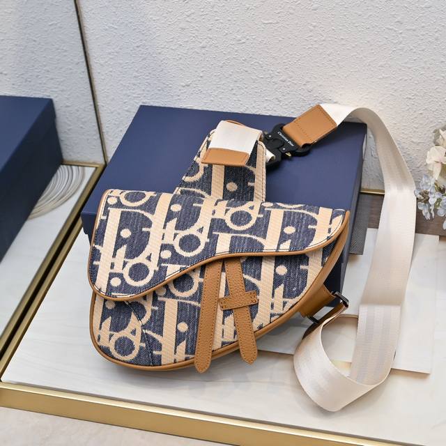 New model is out, original fabric with genuine leather and original box. Dior H
