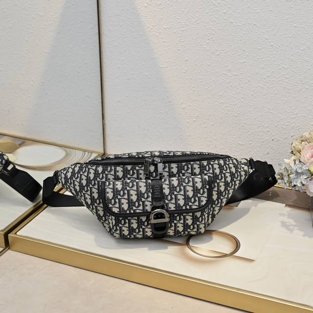 This Dior waist bag is a new product of Dior for spring 2025. It is fashionable