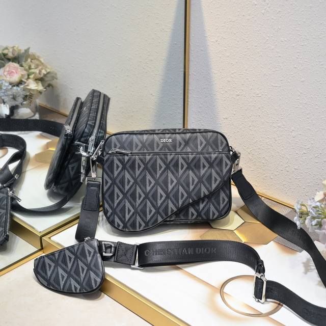 Upgraded version with box This three-piece saddle bag is a new product from the